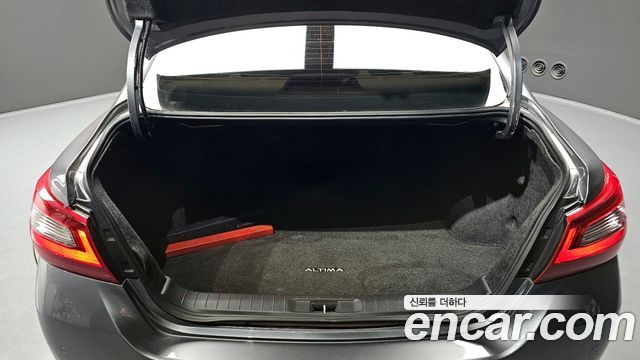 Nissan Altima 2018 — photo 20