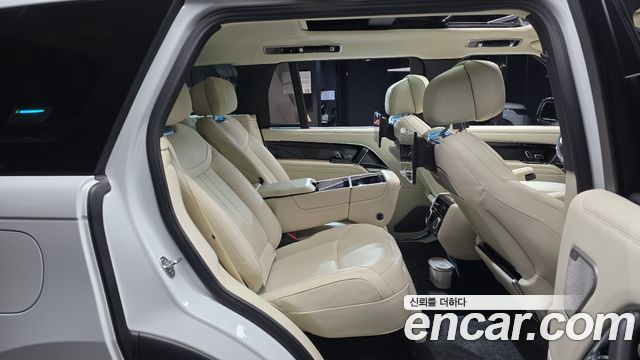 Land Rover Range Rover 2025 — photo 18