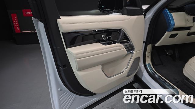 Land Rover Range Rover 2025 — photo 14