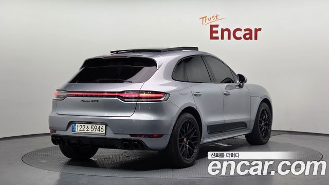 Porsche Macan 2021 — photo 2