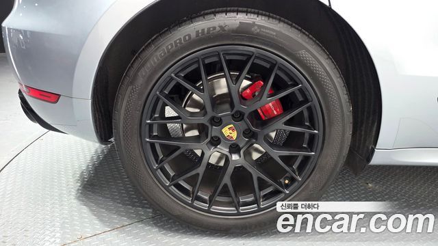 Porsche Macan 2021 — photo 5