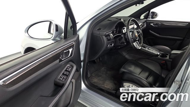Porsche Macan 2021 — photo 10