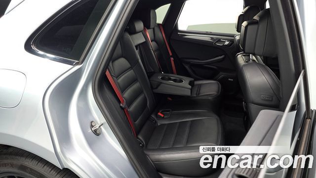 Porsche Macan 2021 — photo 11
