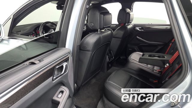 Porsche Macan 2021 — photo 12