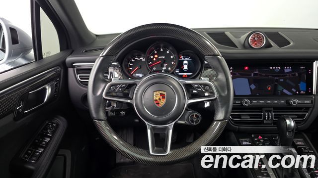 Porsche Macan 2021 — photo 13