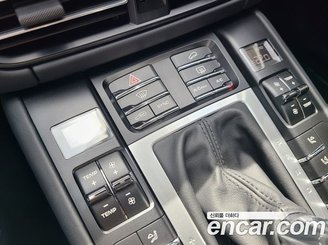 Porsche Macan 2021 — photo 15