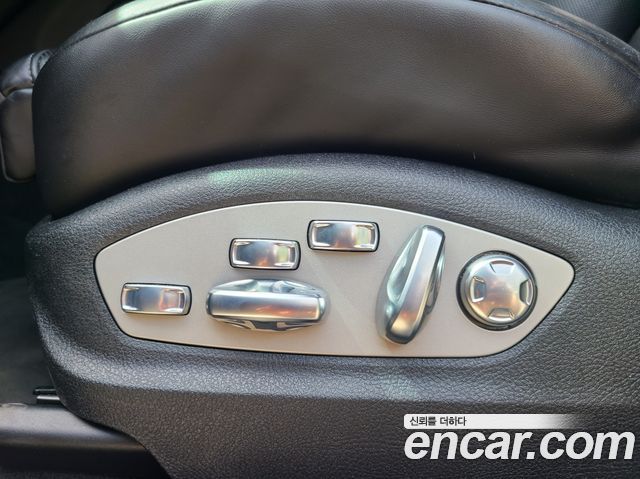 Porsche Macan 2021 — photo 18