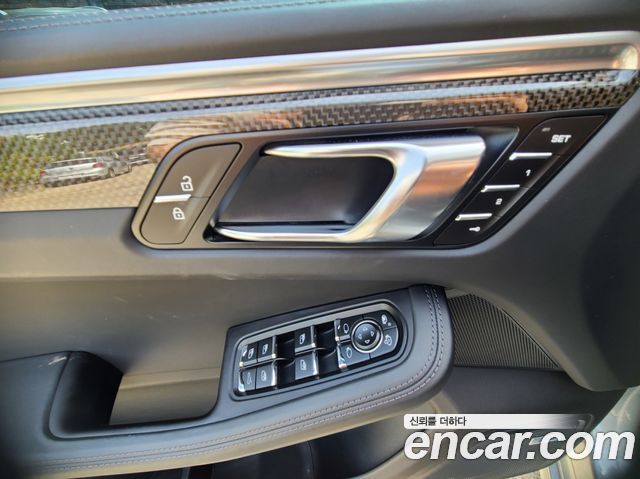 Porsche Macan 2021 — photo 19
