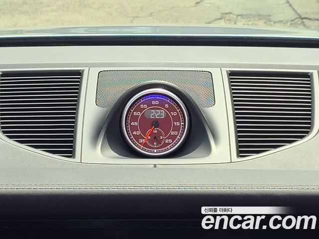 Porsche Macan 2021 — photo 20