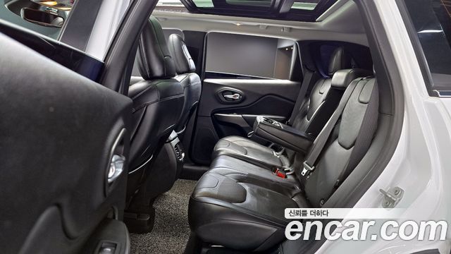 Jeep Cherokee 2021 — photo 12