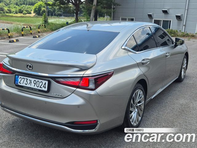 Lexus ES 2026 — photo 2
