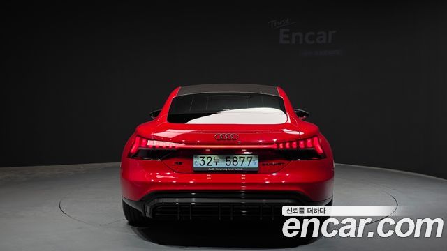 Audi RS e-tron GT 2022 — photo 4