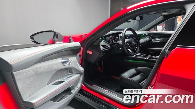 Audi RS e-tron GT 2022 — photo 13