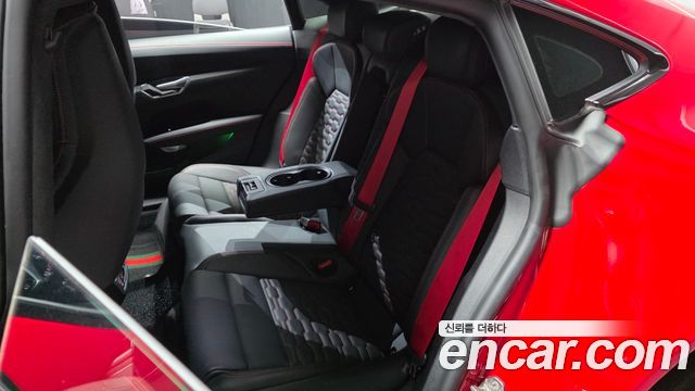 Audi RS e-tron GT 2022 — photo 18