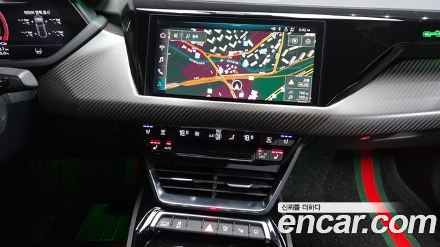 Audi RS e-tron GT 2022 — photo 20