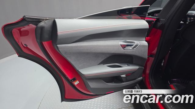 Audi RS e-tron GT 2022 — photo 15