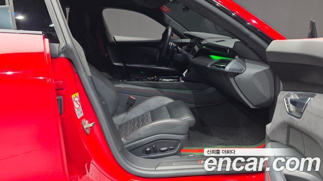 Audi RS e-tron GT 2022 — photo 16