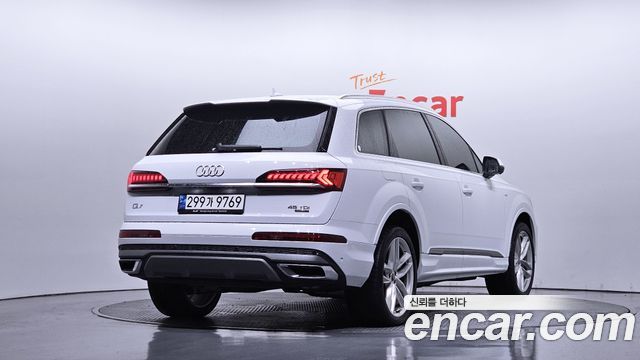 Audi Q7 2023 — photo 2