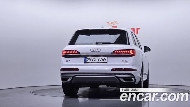 Audi Q7 2023 — photo 4