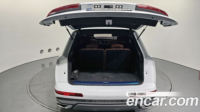 Audi Q7 2023 — photo 26