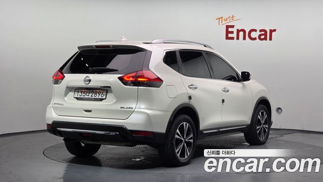 Nissan X-Trail 2018 — photo 2