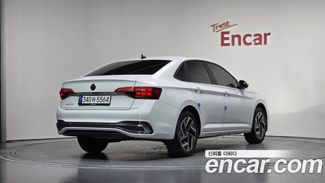 Volkswagen Jetta 2023 — photo 2
