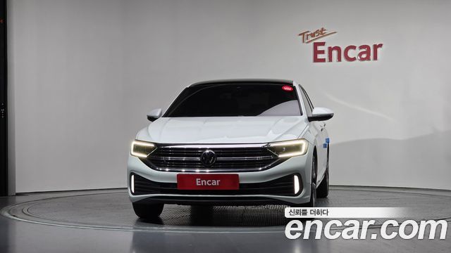 Volkswagen Jetta 2023 — photo 3