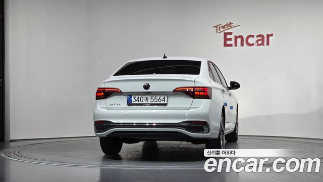 Volkswagen Jetta 2023 — photo 4