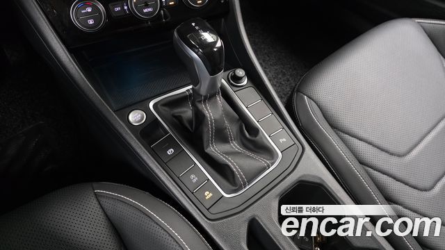 Volkswagen Jetta 2023 — photo 12