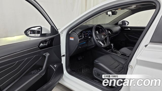 Volkswagen Jetta 2023 — photo 13