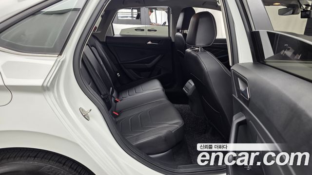 Volkswagen Jetta 2023 — photo 18