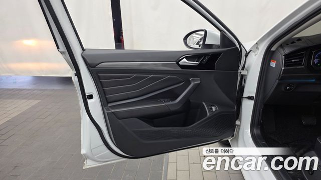 Volkswagen Jetta 2023 — photo 14