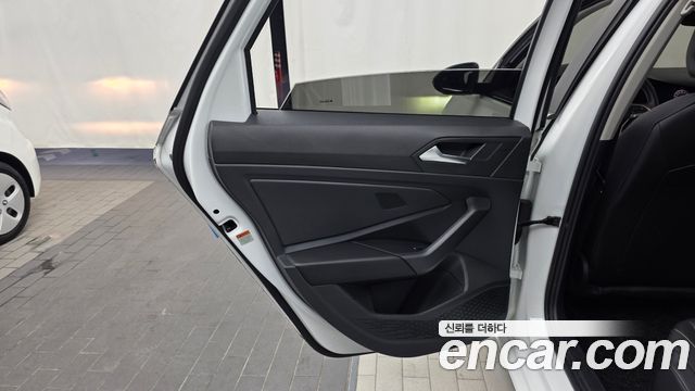 Volkswagen Jetta 2023 — photo 15