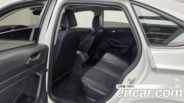 Volkswagen Jetta 2023 — photo 16