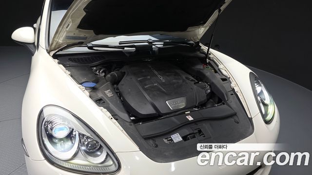 Porsche Cayenne 2012 — photo 6