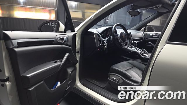 Porsche Cayenne 2012 — photo 13