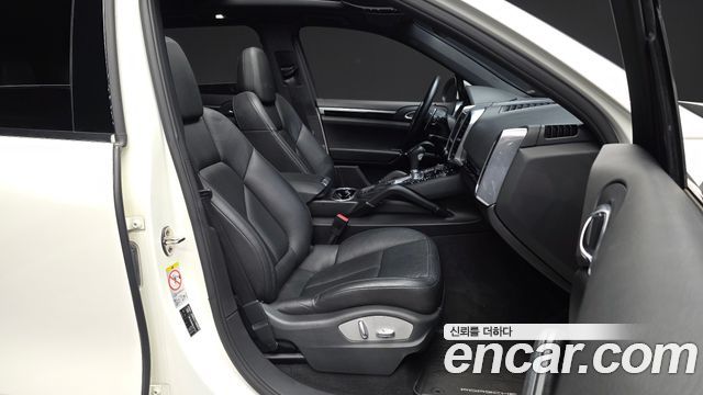 Porsche Cayenne 2012 — photo 17