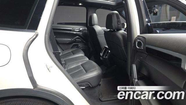 Porsche Cayenne 2012 — photo 18