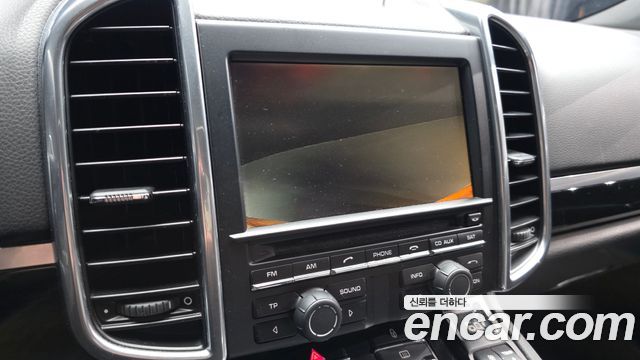 Porsche Cayenne 2012 — photo 21