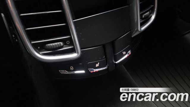 Porsche Cayenne 2012 — photo 24