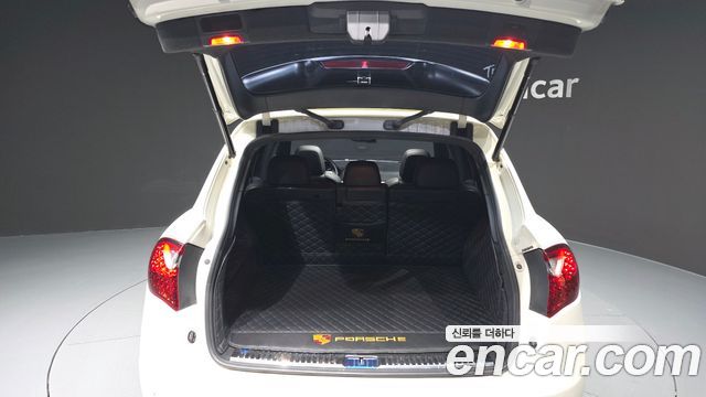 Porsche Cayenne 2012 — photo 26