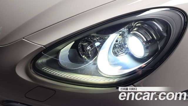 Porsche Cayenne 2012 — photo 8