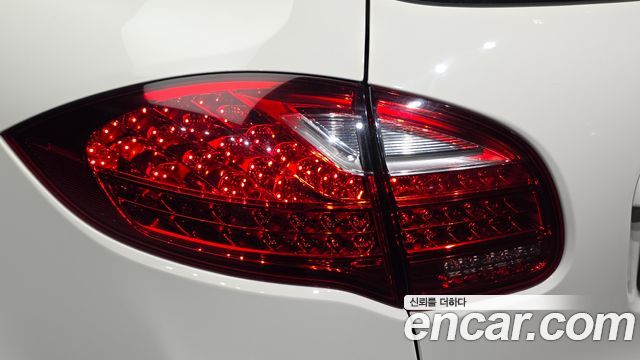 Porsche Cayenne 2012 — photo 9