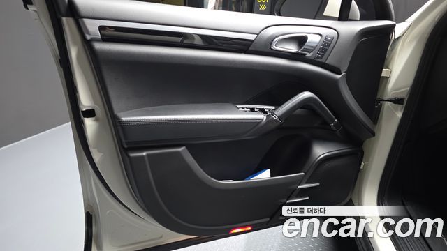 Porsche Cayenne 2012 — photo 14