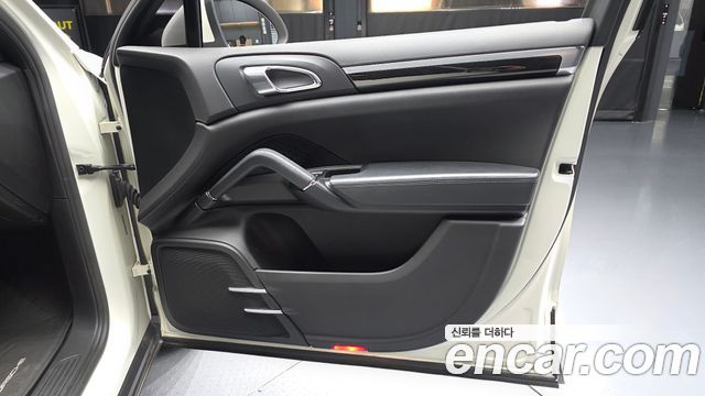 Porsche Cayenne 2012 — photo 15