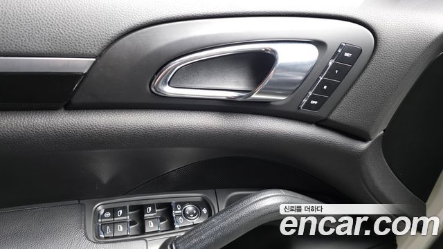 Porsche Cayenne 2012 — photo 29