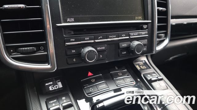 Porsche Cayenne 2012 — photo 30