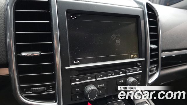 Porsche Cayenne 2012 — photo 31