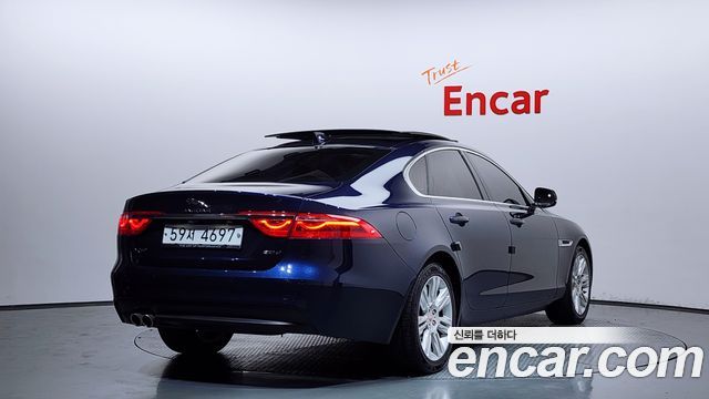 Jaguar XF 2017 — photo 2