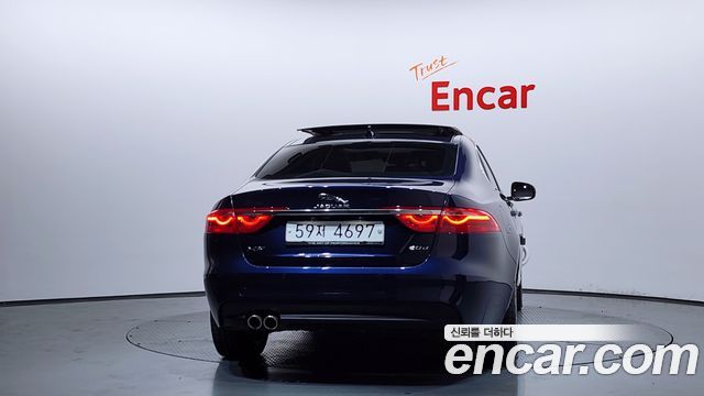 Jaguar XF 2017 — photo 4